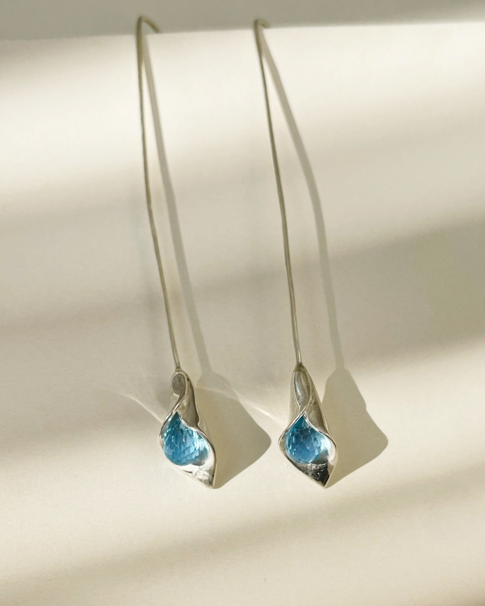 Midnight Lilly — Earrings